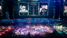 周淑怡：电竞圈双面镜下的直播风格与女解说之路